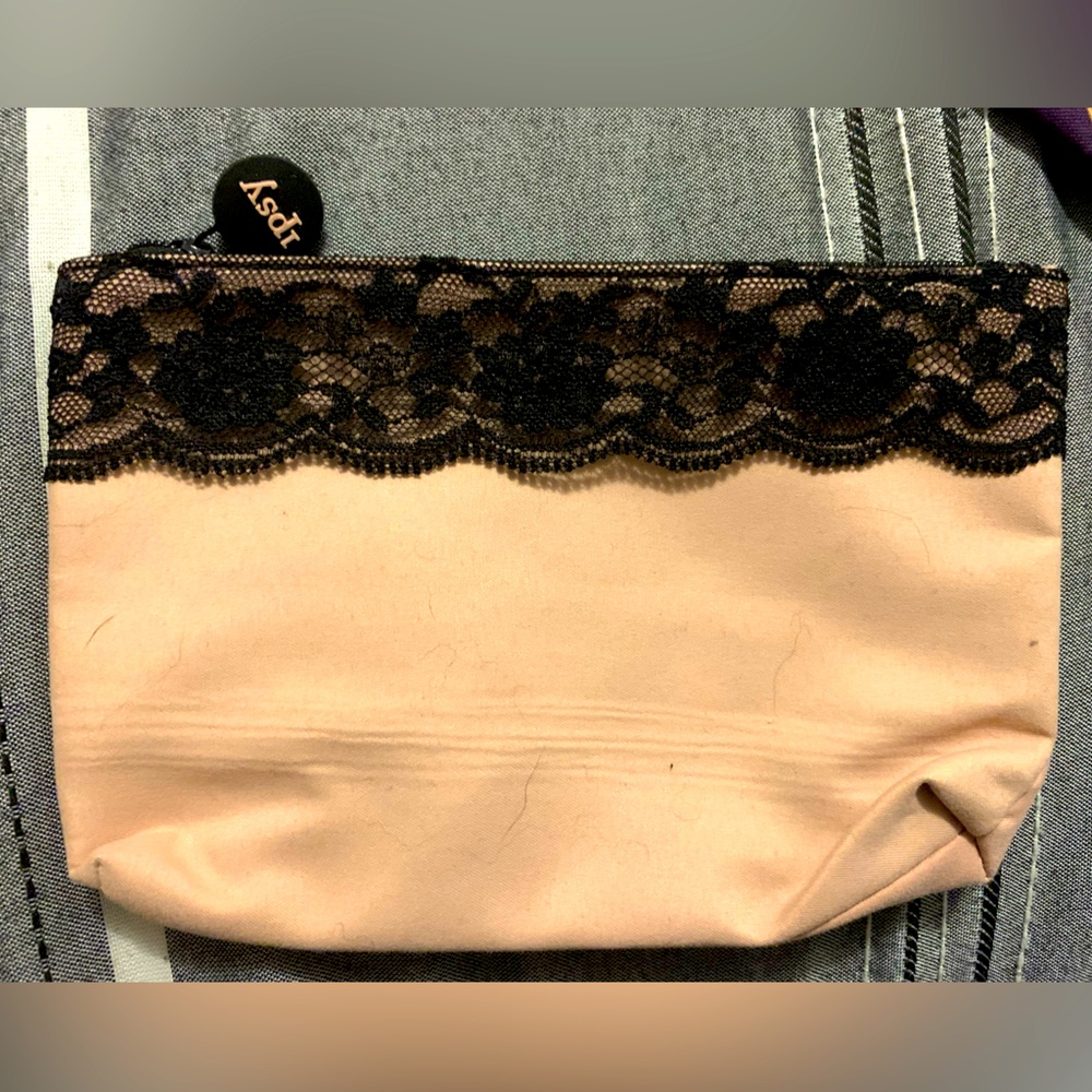 FREE w/$50 purchase || Ipsy makeup bag